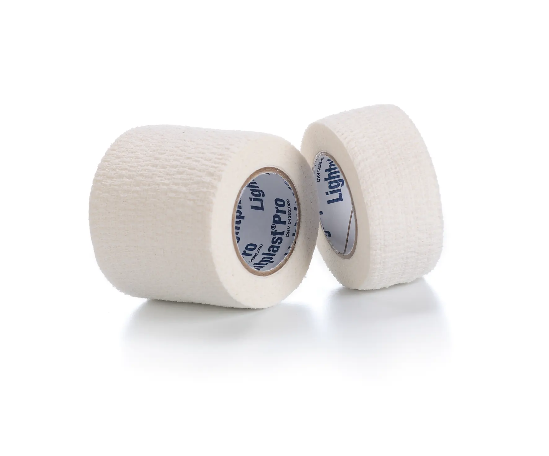 Deux rouleaux de bande élastique adhésive Lightplast® Pro posés sur une surface blanche, illustrant le produit utilisé pour le soutien musculaire en milieu médical et sportif.